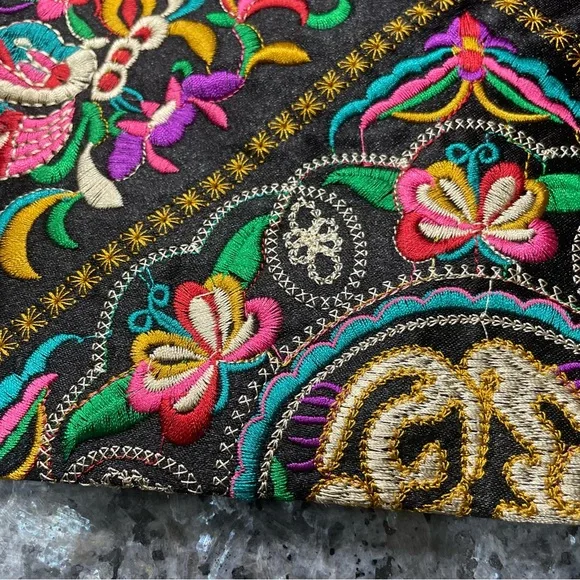 Embroidered Tibetan colorful butterfly clutch / NWOT - Picture 5 of 7